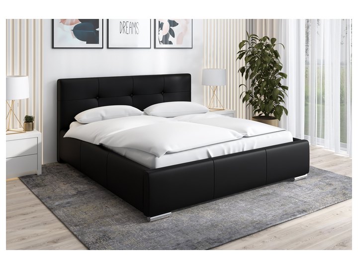 Amanda in Schwarz